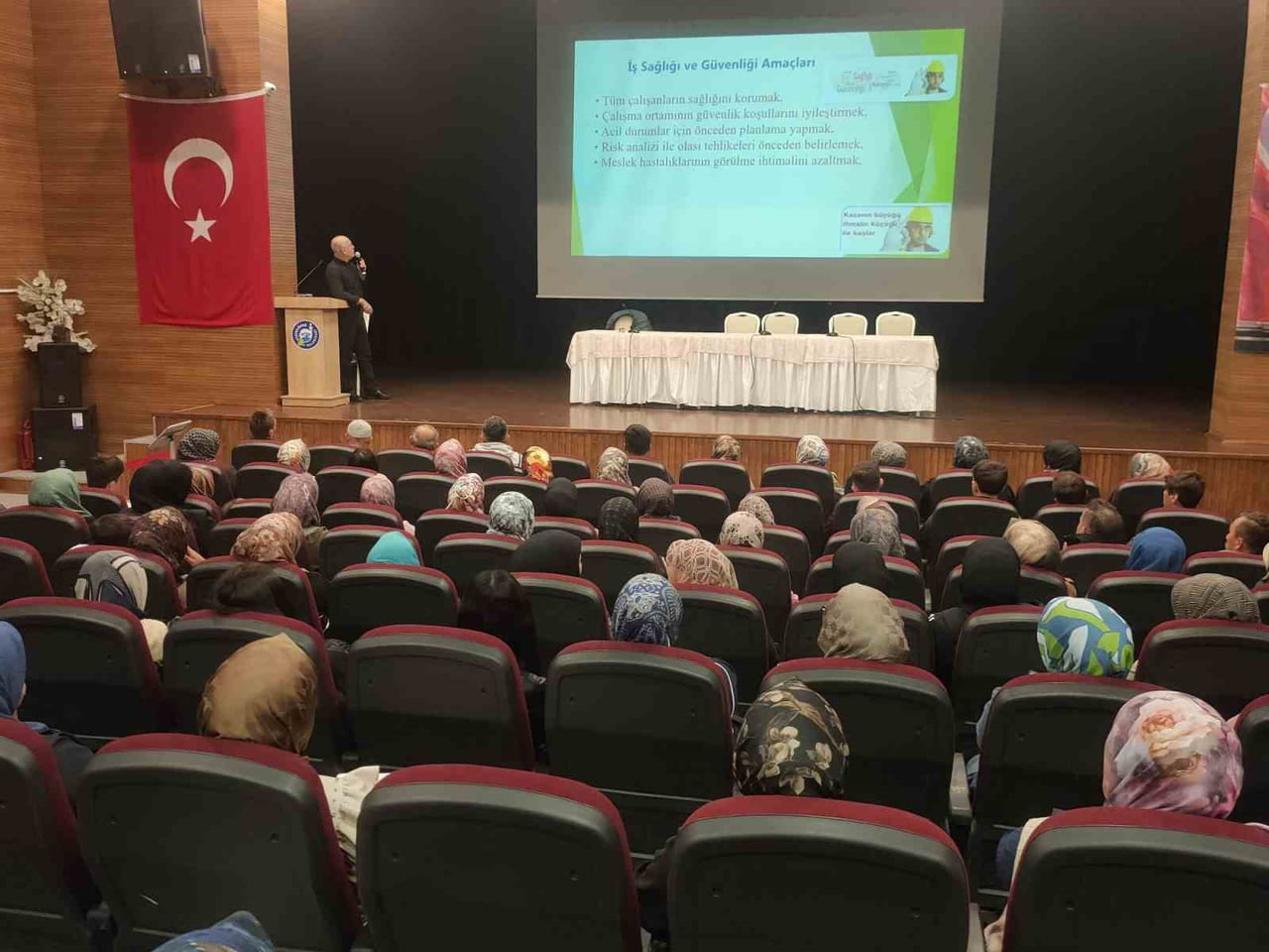 SAMSUN’UN VEZİRKÖPRÜ İLÇESİNDE İŞ SAĞLIĞI VE GÜVENLİĞİ EĞİTİMİ İLE 160 PERSONELE SERTİFİKALI...