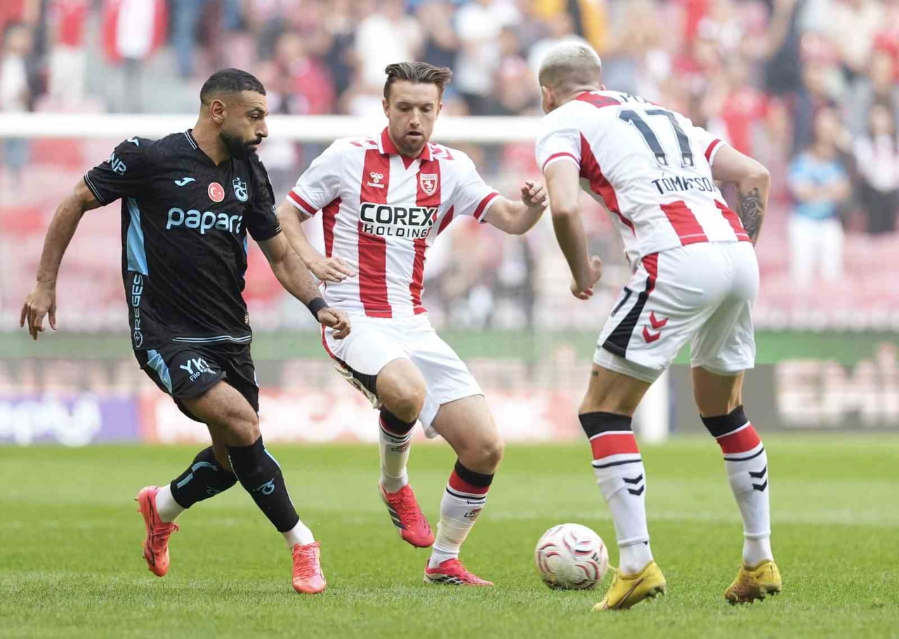 SAMSUNSPOR - TRABZONSPOR MAÇININ İKİNCİ YARISINDAN KARELER.