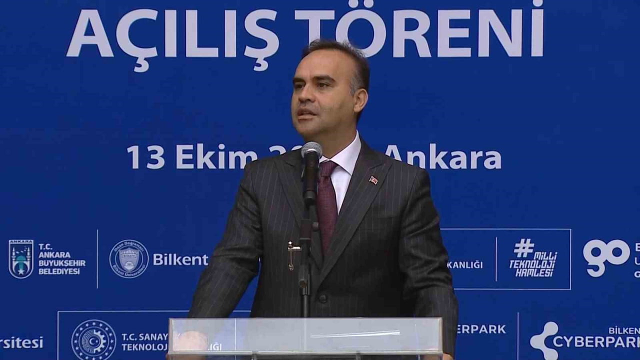 SANAYİ VE TEKNOLOJİ BAKANI MEHMET FATİH KACIR PROGRAMDA KONUŞMA YAPTI