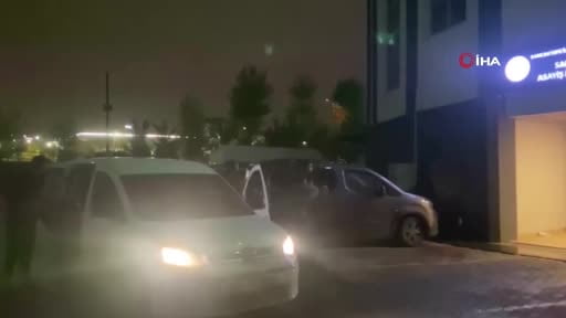 Sancaktepe'de pazar yerinde esnaflar arasında çıkan bıçaklı kavgada 1 kişi hayatını kaybetti: 3...