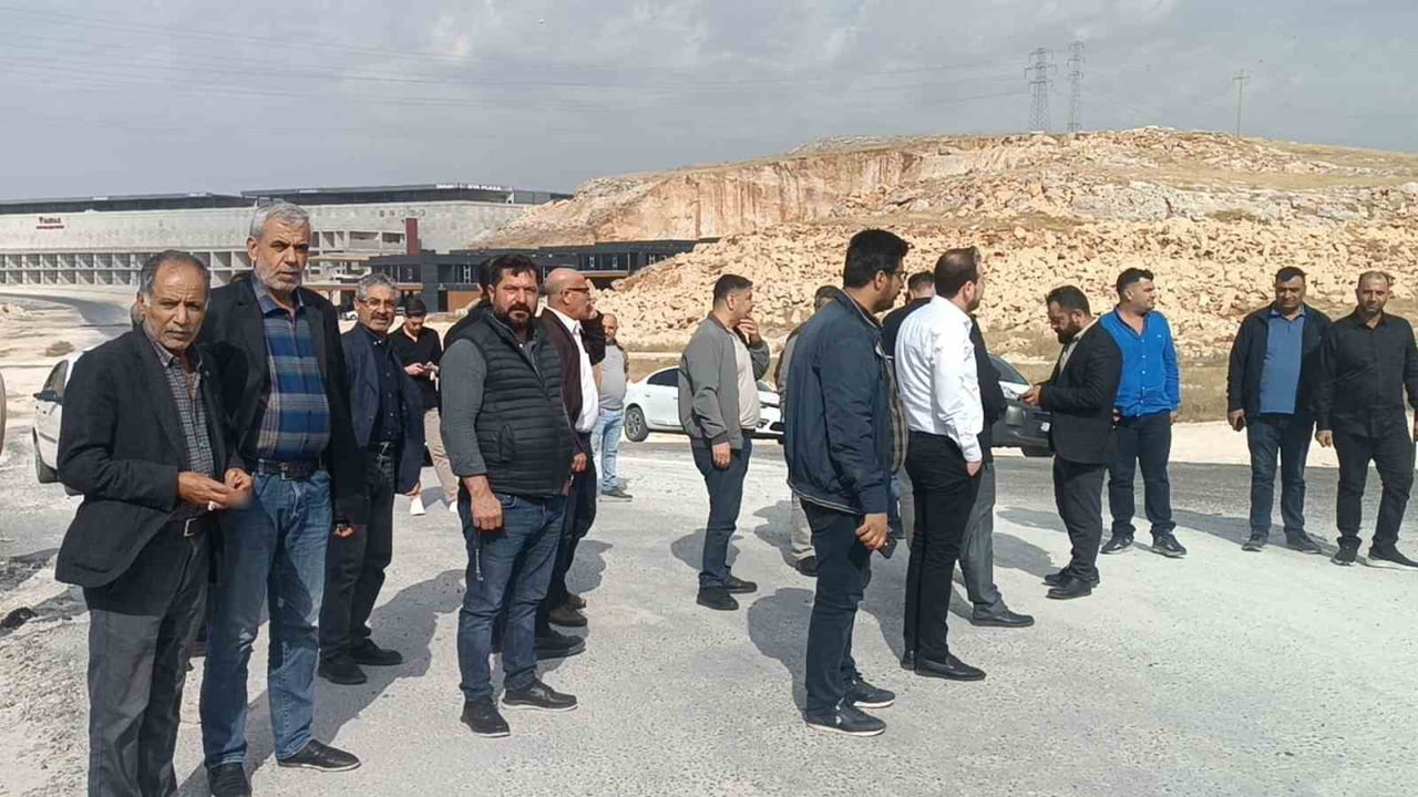 ŞANLIURFA'DA YAKLAŞIK 1 YIL ÖNCE HİZMETE AÇILAN SANAYİ SİTESİ ESNAFI KAVŞAK VE SİNYALİZASYON...