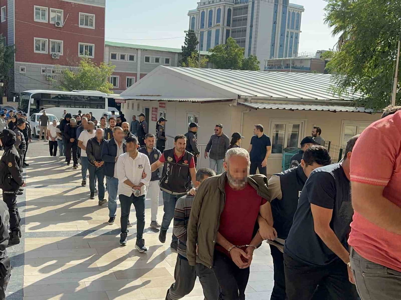 ŞANLIURFA MERKEZLİ YASA DIŞI BAHİS OPERASYONUNDA BANKA HESAPLARINDA 2 MİLYAR TL İŞLEM HACMİ TESPİT...