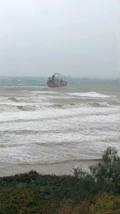 SARIYER'DE ŞİDDETLİ FIRTINADA SÜRÜKLENEN LPG TANKERİ BÖYLE GÖRÜNTÜLENDİ