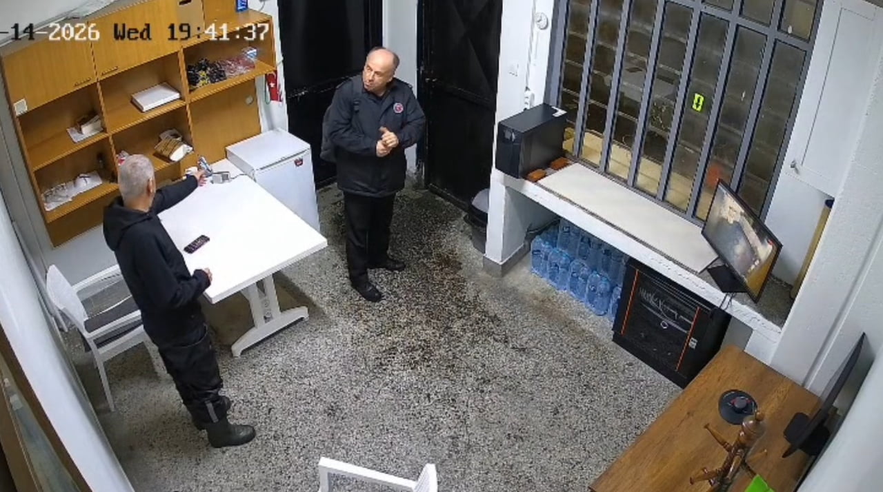 SARIYER AYAZAĞA'DAKİ SEL FELAKETİNDE KAYBOLAN AHMET DERİN'İN SEL SIRASINDA BİR ARACA TUTUNMAYA...
