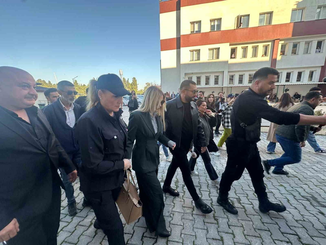 ŞARKICI GÜLLÜ’NÜN ÖLÜMÜNE İLİŞKİN DAVADA DURUŞMA SIRASINDA MERVE UÇANOK’UN DEĞERLENDİRMELERİNİN...
