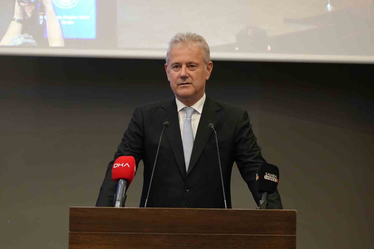 SEÇİME TEK ADAY OLARAK GİREN YÖNETİM KURULU BAŞKANI MAHMUT ÖZGENER, YENİDEN BAŞKAN...
