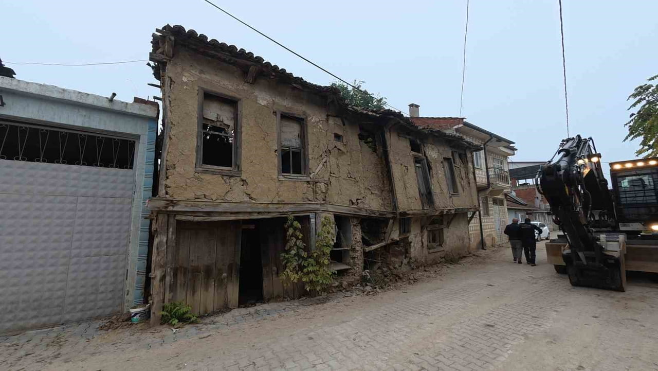 ŞEHİR MERKEZİNİN YANI SIRA KIRSAL MAHALLELERDE DE MUHTARLARIN TALEPLERİ DOĞRULTUSUNDA...