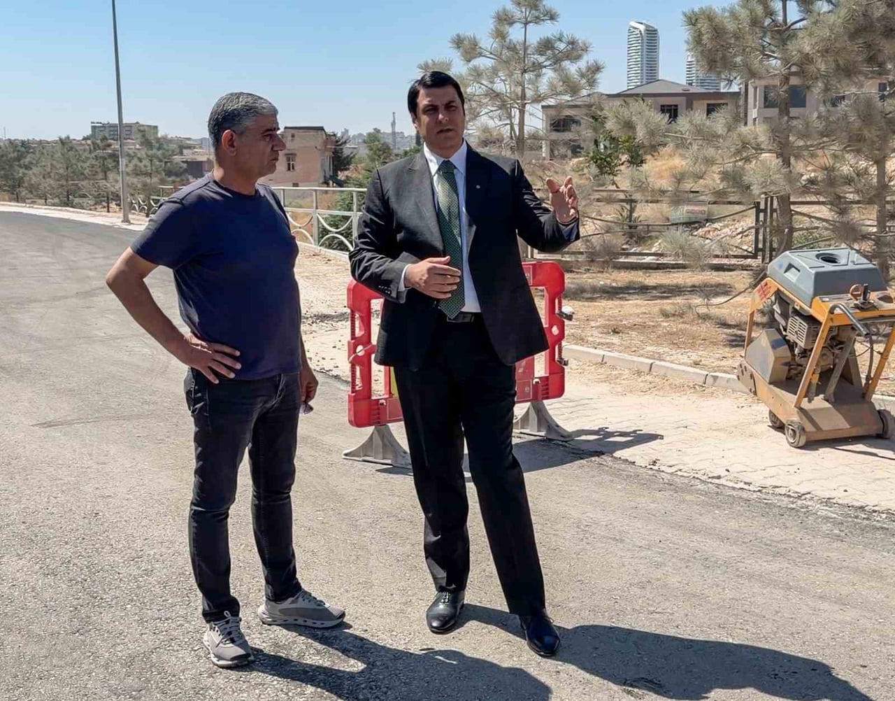 ŞEHİTKAMİL BELEDİYESİ, İLÇE GENELİNDE ULAŞIM KONFORUNU ARTIRMAK VE VATANDAŞLARIN KIŞ AYLARINDA YOL...