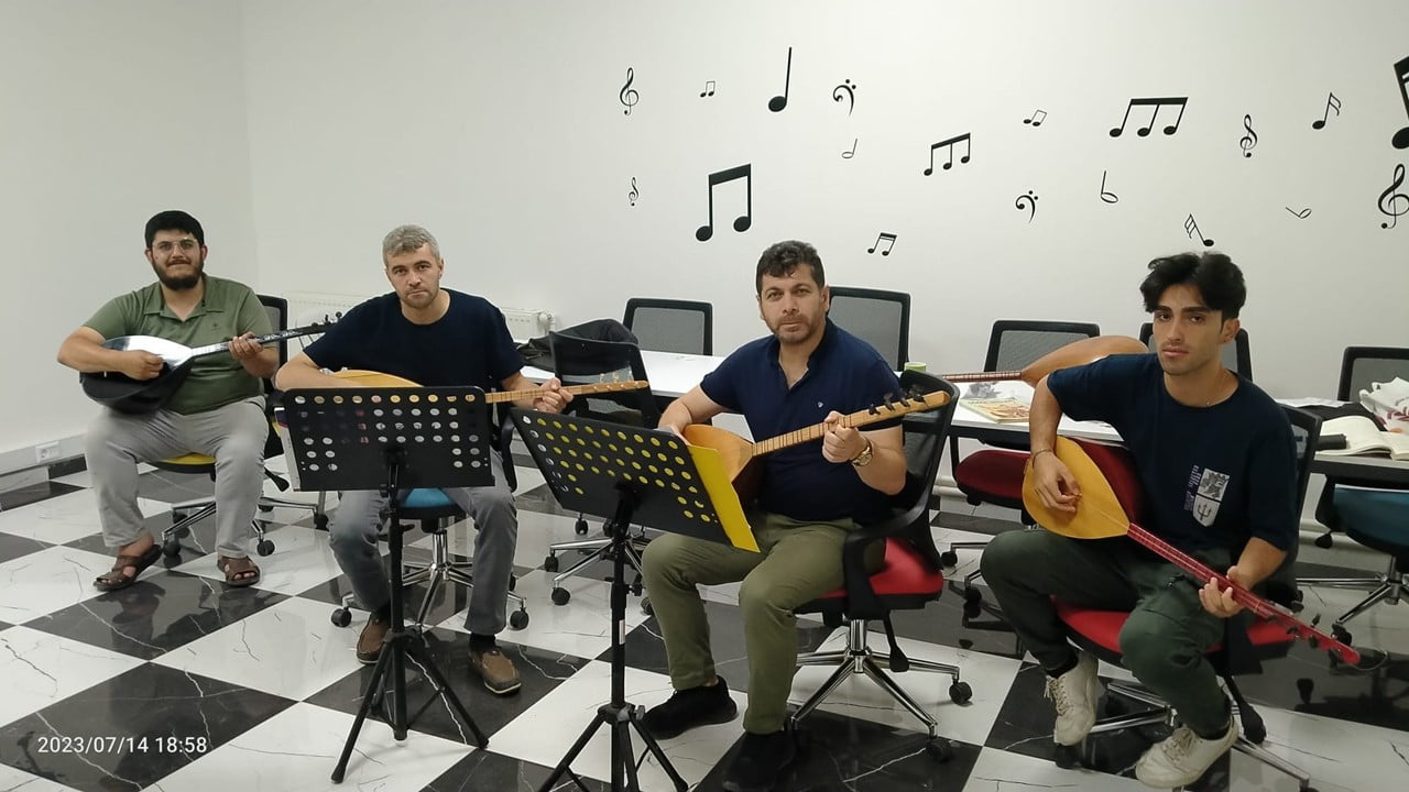 ŞEHZADELER BELEDİYESİ, MÜZİĞE İLGİ DUYAN 7 YAŞ VE ÜZERİ VATANDAŞLARI KEMAN, BAĞLAMA, GİTAR VE...