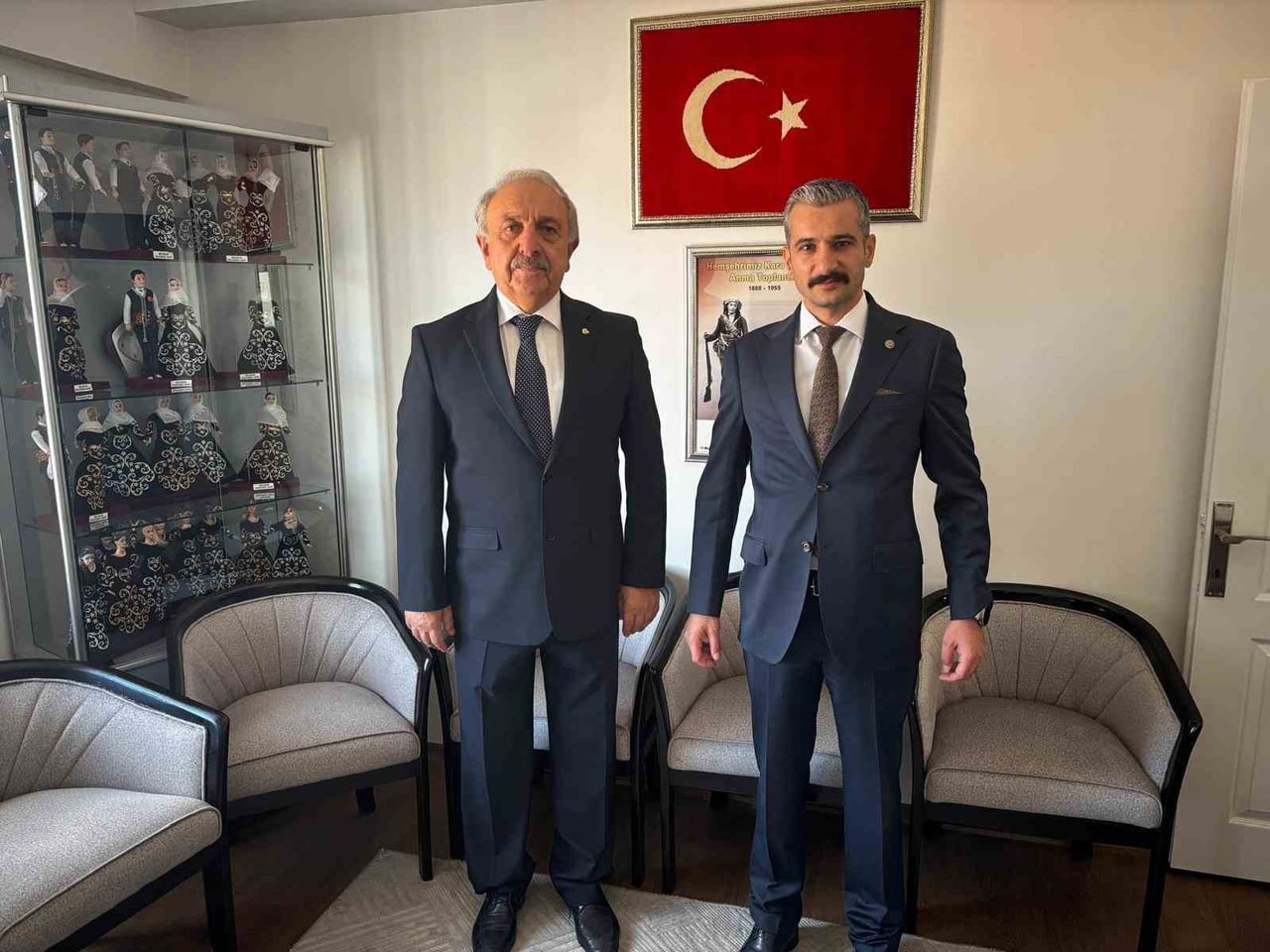 SIĞINMACILARIN “BÜYÜK BABA” OLARAK SAHİPLENDİĞİ ER-VAK BAŞKANI ERDAL GÜZEL’İN ÇALIŞMALARINI TAKDİR...