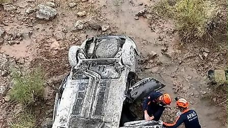 SİİRT'İN BAYKAN İLÇESİNDE KONTROLDEN ÇIKARAK TERS DÖNEN OTOMOBİLDE AYNI AİLEDEN 1'İ BEBEK 3 KİŞİ...