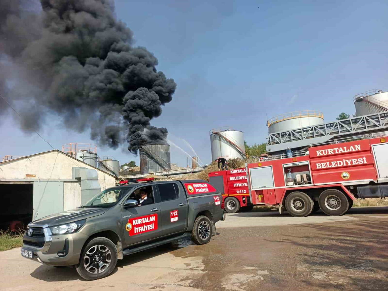 SİİRT’İN KURTALAN İLÇESİNDE TPAO’YA AİT PETROL SAHASINDA YANGIN ÇIKTI. SÖNDÜRME ÇALIŞMALARINA...