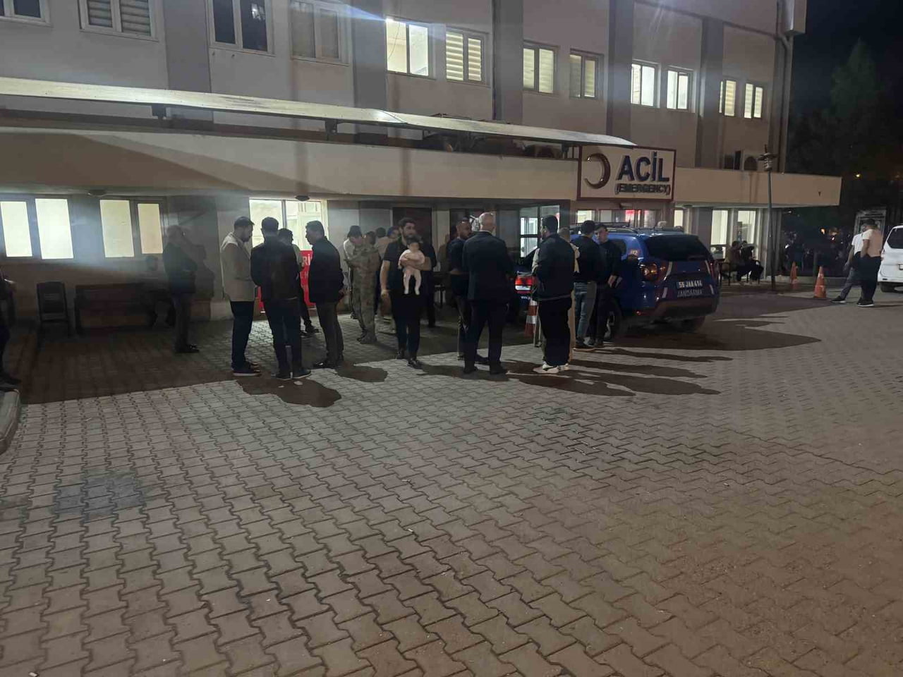 SİİRT’İN KURTALAN İLÇESİNE BAĞLI KAYABAĞLAR BELDESİNDE DIŞARIDAN YEDİKLERİ YEMEK SONRASI...