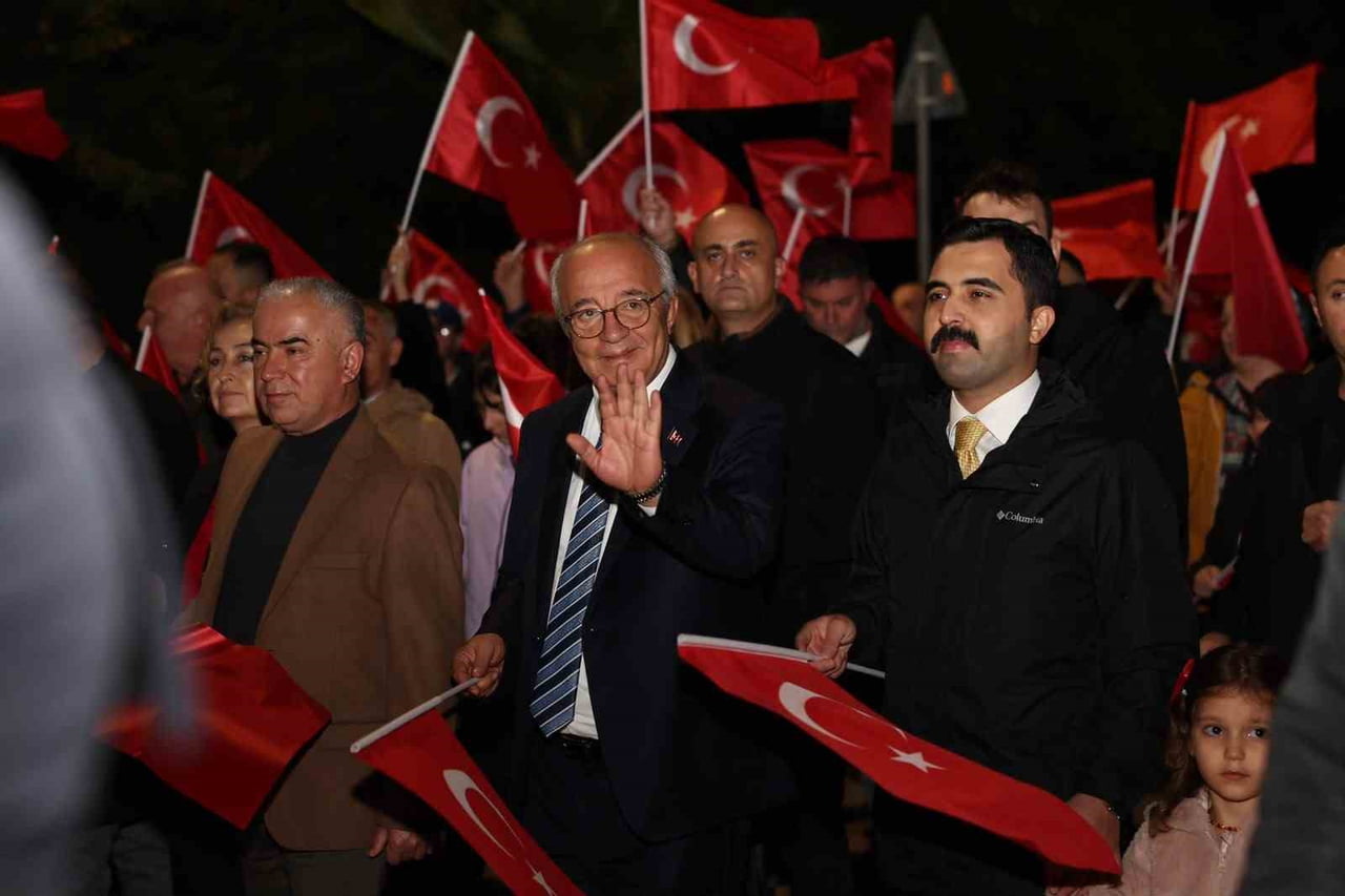 ŞİLE’DE CUMHURİYET’İN 103'ÜNCÜ YIL DÖNÜMÜ, CUMHURİYET BAYRAMI KORTEJİ VE ÜNLÜ SANATÇI TUĞBA...