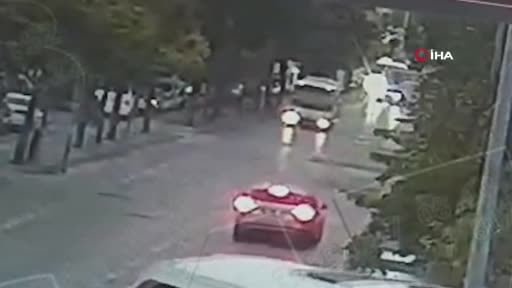 Simit almaya girdiği dükkandan çıkınca hayatının şokunu yaşadı