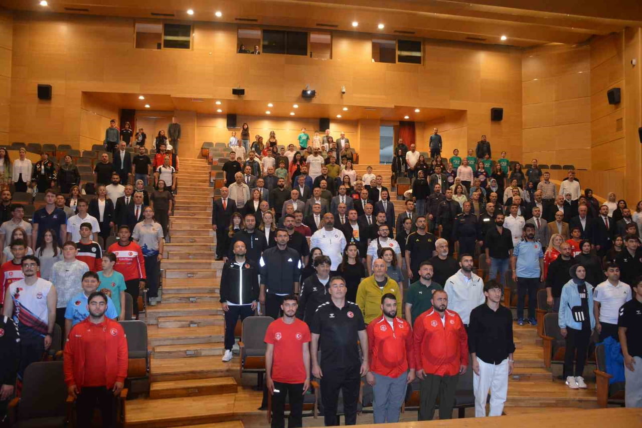 SİNOP’TA AMATÖR SPOR HAFTASI KAPSAMINDA DÜZENLENEN "SPORUN ENLERİ ÖDÜL TÖRENİ"NDE, ULUSAL VE...