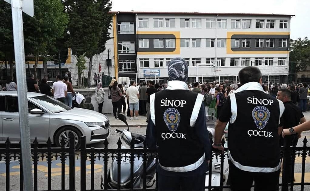 SİNOP’TA ÖĞRENCİLERİN GÜVENLİĞİNİ SAĞLAMAK AMACIYLA OKUL SERVİSLERİ VE OKUL ÇEVRELERİNE YÖNELİK...