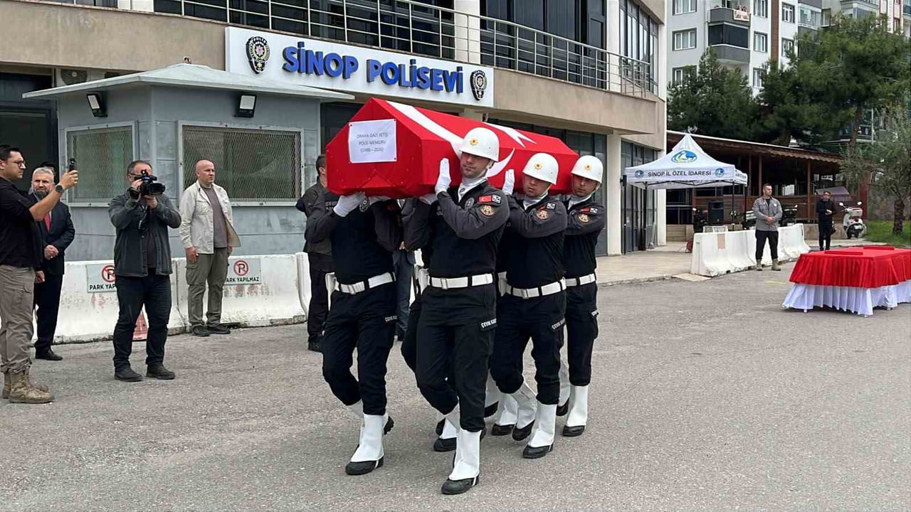 SİNOP’TA TEKNENİN ALABORA OLMASI SONUCU HAYATINI KAYBEDEN POLİS MEMURU ORHAN GAZİ YETİŞ İÇİN SİNOP...