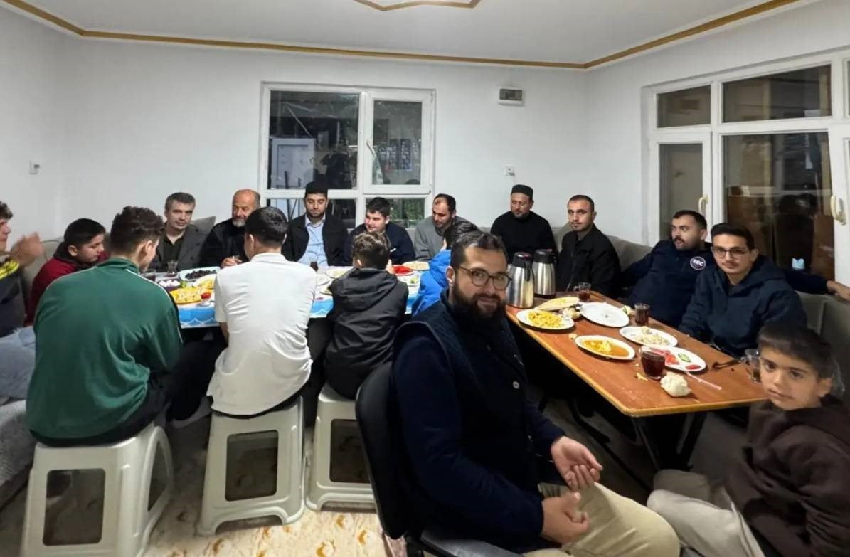 SİNOP’UN ERFELEK İLÇESİNDE DÜZENLENEN PROGRAMDA GENÇLER, SABAH NAMAZINDA BİR ARAYA GELDİ.