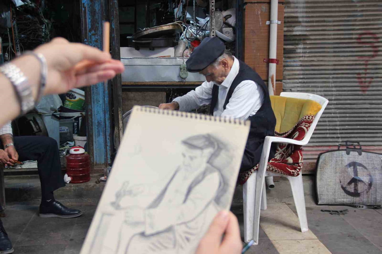 ŞIRNAK'IN CİZRE İLÇESİNDE GÖRSEL SANATLAR ÖĞRETMENİ YAFES TURHAN, BOŞ VAKİTLERİNİ SOKAK...