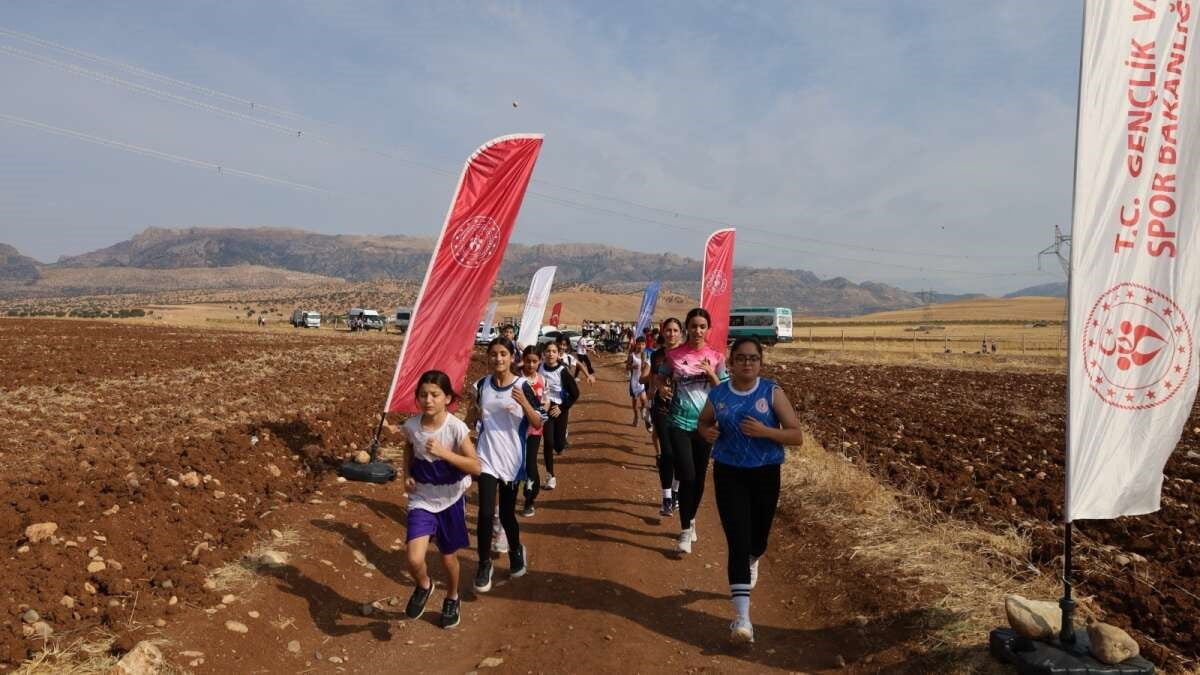 ŞIRNAK'IN SİLOPİ İLÇESİ, GELECEĞİN ŞAMPİYON ATLETLERİNİ BELİRLEYECEK DEV BİR ORGANİZASYONA EV...