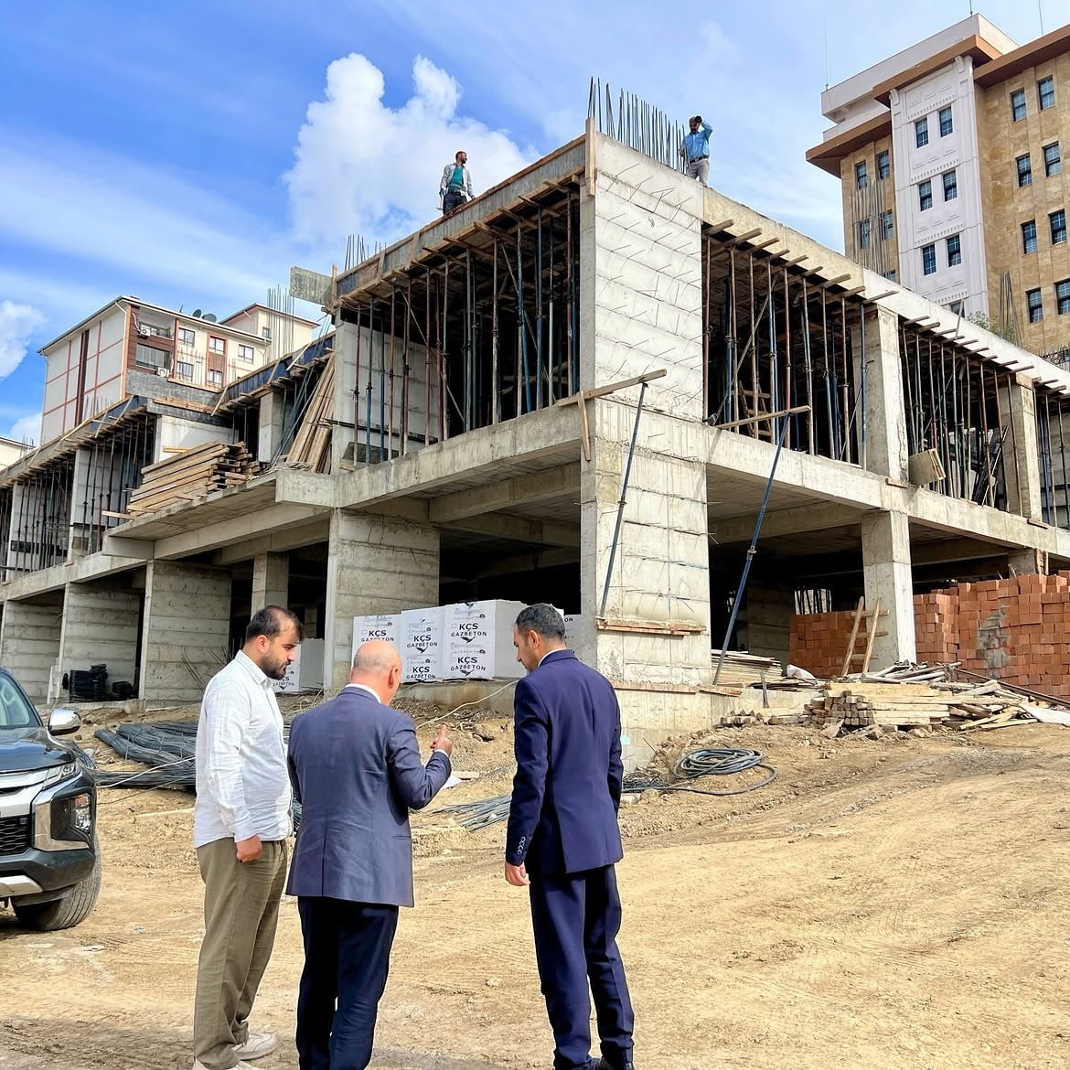 ŞIRNAK'TA YAPIMI DEVAM EDEN 24 DERSLİĞİN YAPIMI TAMAMLANMASIYLA SENEYE EĞİTİM-ÖĞRETİME HAZIR...