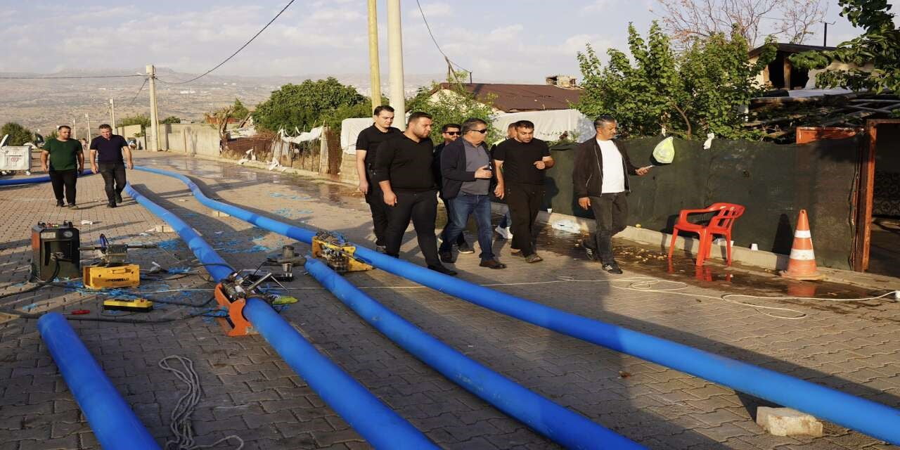 ŞIRNAK BELEDİYESİ, MADEN AFET KONUTLARI’NDA İÇME SUYU HATLARINI YENİLEMEK İÇİN ÇALIŞMA BAŞLATTI....