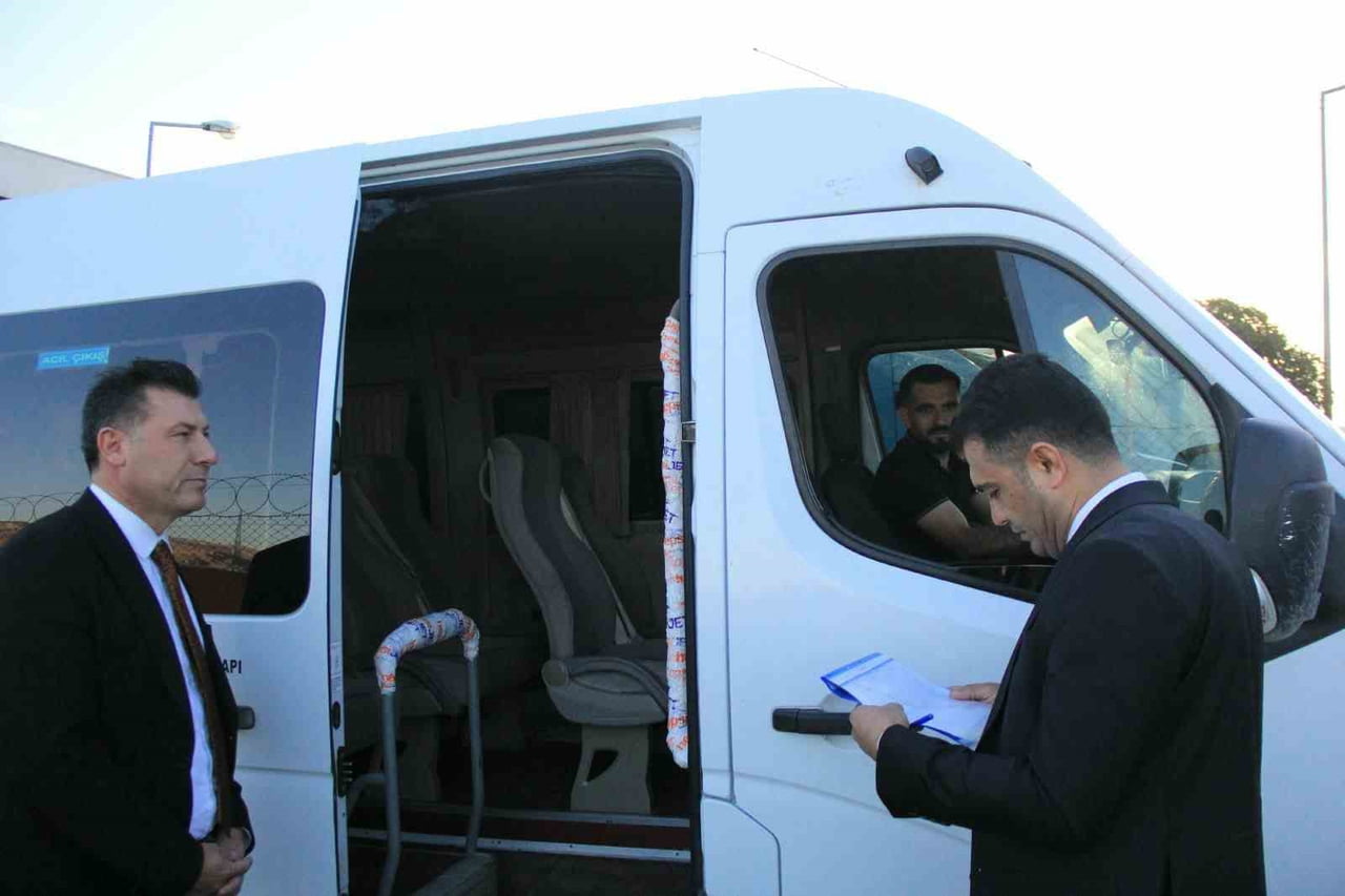 ŞIRNAK’IN CİZRE İLÇESİNDE İLÇE MİLLİ EĞİTİM MÜDÜRÜ ŞAHAN İKE VE DENETİM KOMİSYONU, TAŞIMALI EĞİTİM...