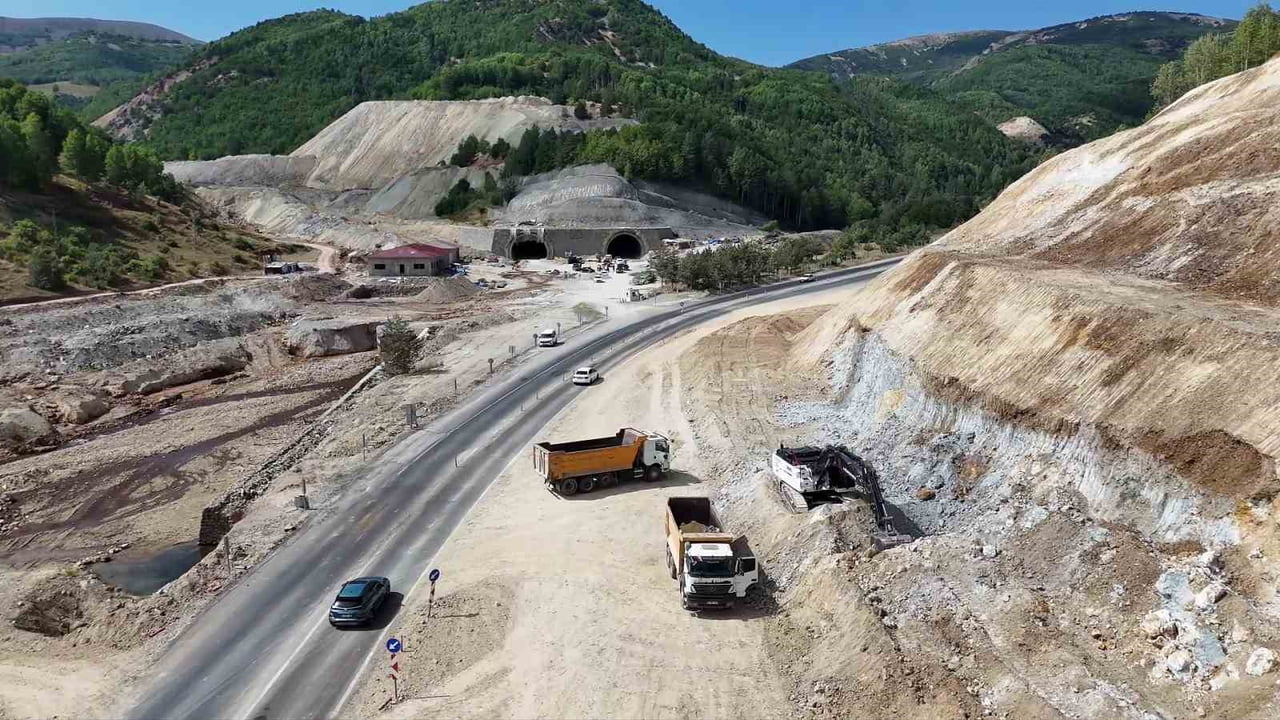 SİVAS'TA BAYBURT GRUP TARAFINDAN YAPIMI ÜSTLENİLEN GEMİNBELİ TÜNELİ, ARADAN GEÇEN 13 YILA RAĞMEN...