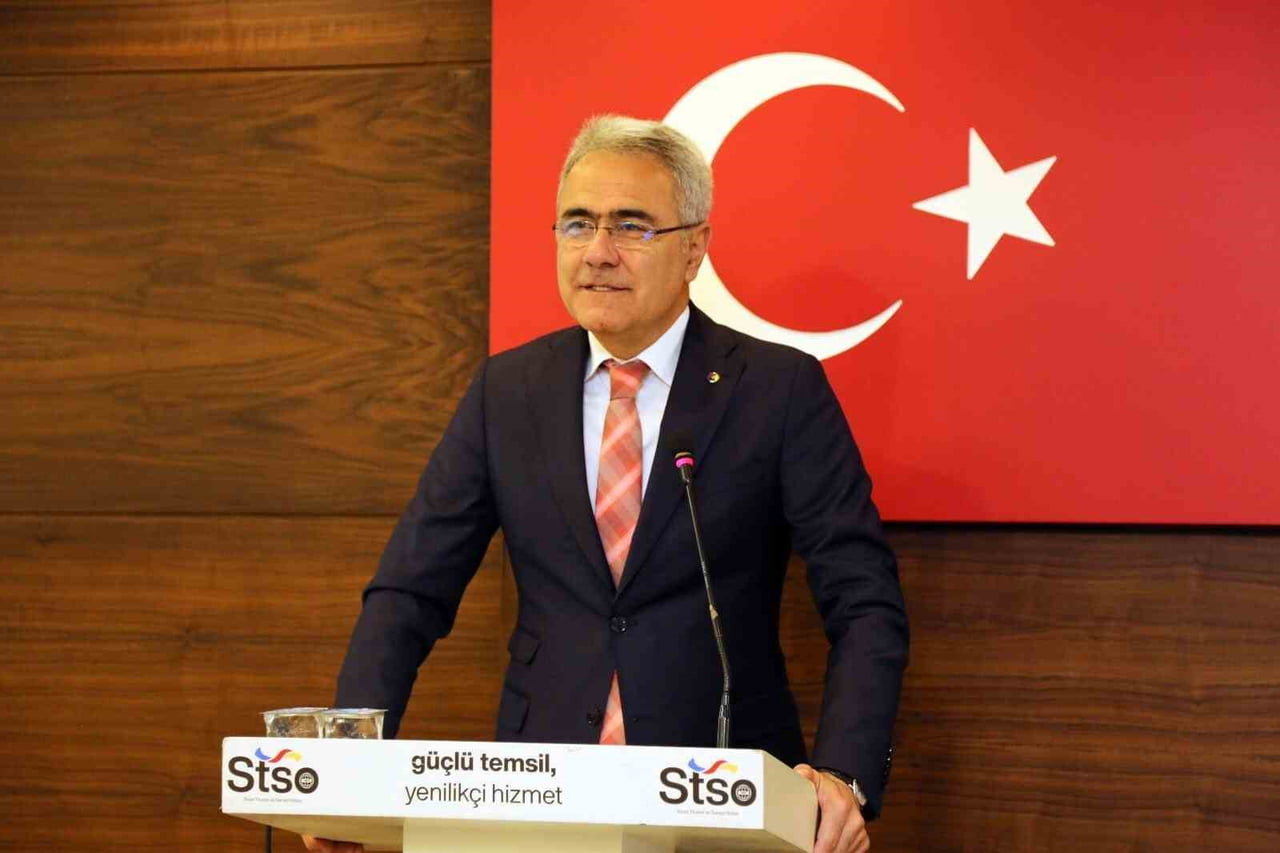 SİVAS TİCARET VE SANAYİ ODASI (STSO) YÖNETİM KURULU BAŞKANI ZEKİ ÖZDEMİR VE EKİBİ, YAKLAŞAN STSO...
