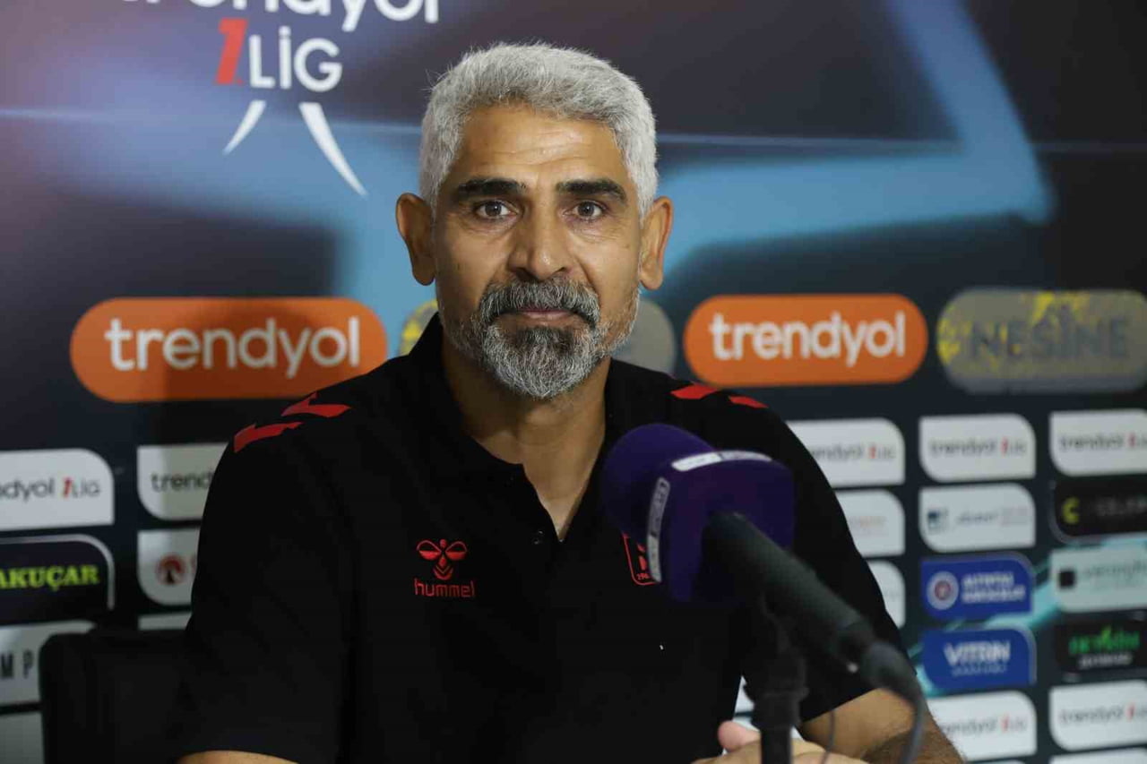 SİVASSPOR TEKNİK DİREKTÖRÜ İSMET TAŞDEMİR