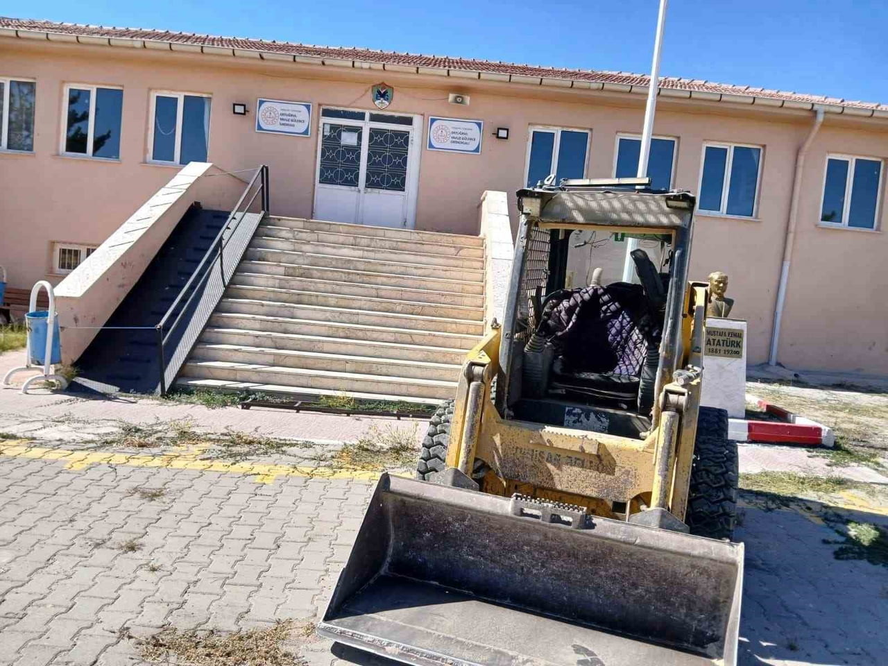 SİVRİHİSAR BELEDİYESİ, İLÇEDEKİ EĞİTİM KURUMLARININ FİZİKİ KOŞULLARINI İYİLEŞTİRMEK, ÖĞRENCİLERİN...