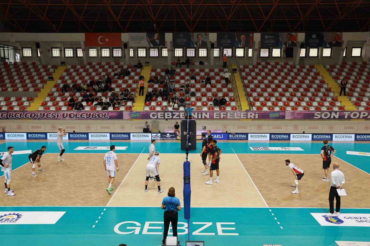 SMS GRUP EFELER LİGİ'NDE MÜCADELE EDEN GEBZE BELEDİYESPOR, SAHASINDA KONUK ETTİĞİ SUNGURLU...