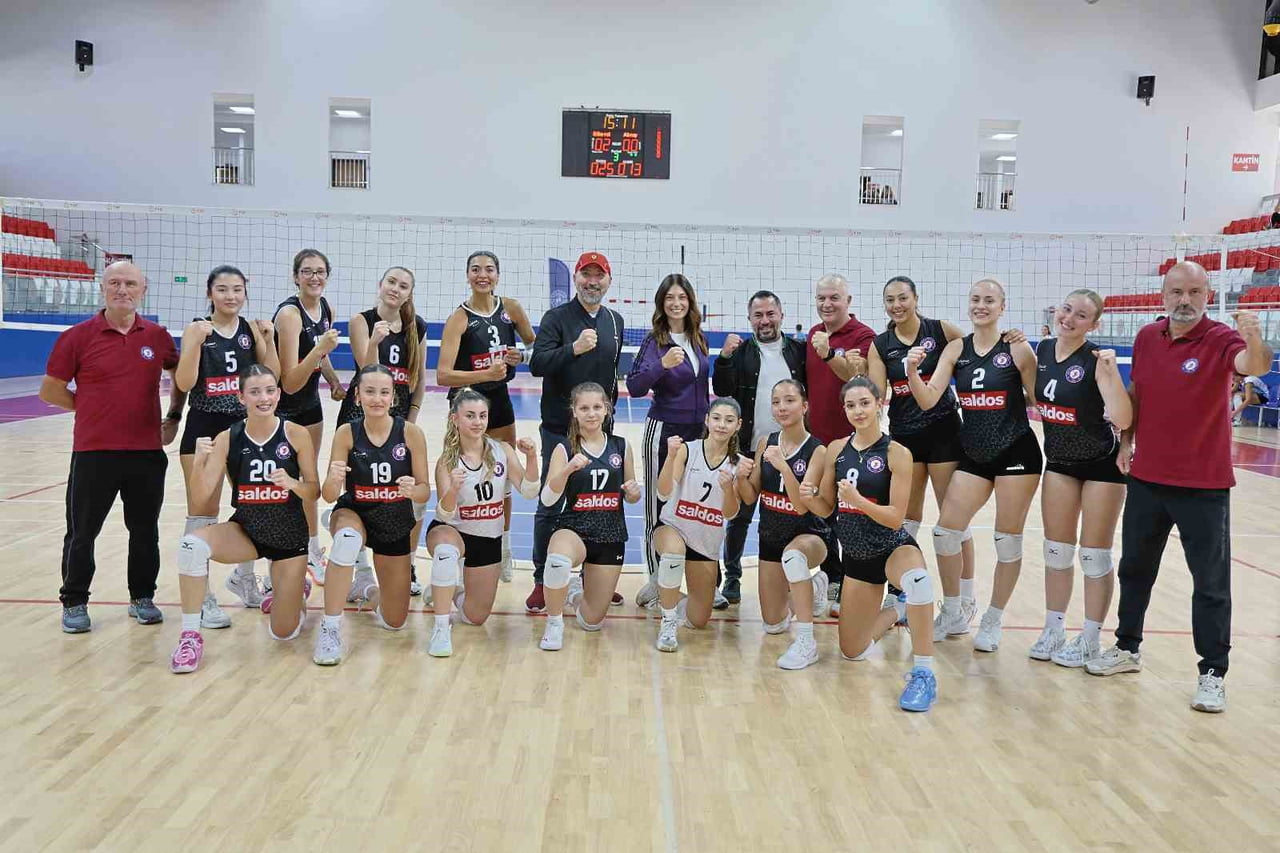 SÖKE VOLEYBOL TAKIMI GALİBİYET SEVİNCİ YAŞADI