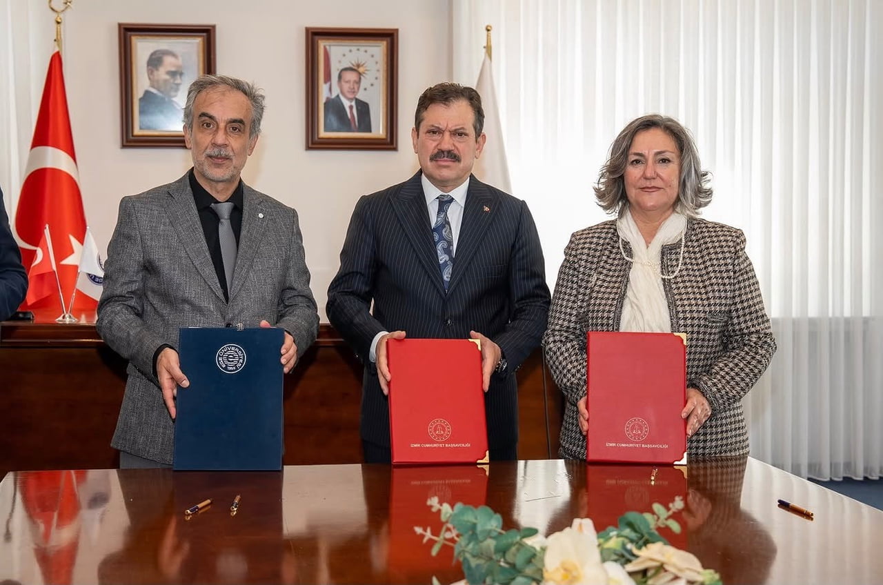 SOL BAŞTAN... EGE ÜNİVERSİTESİ REKTÖRÜ PROF. DR. MUSA ALCI, İZMİR CUMHURİYET BAŞSAVCISI ALİ YELDAN...