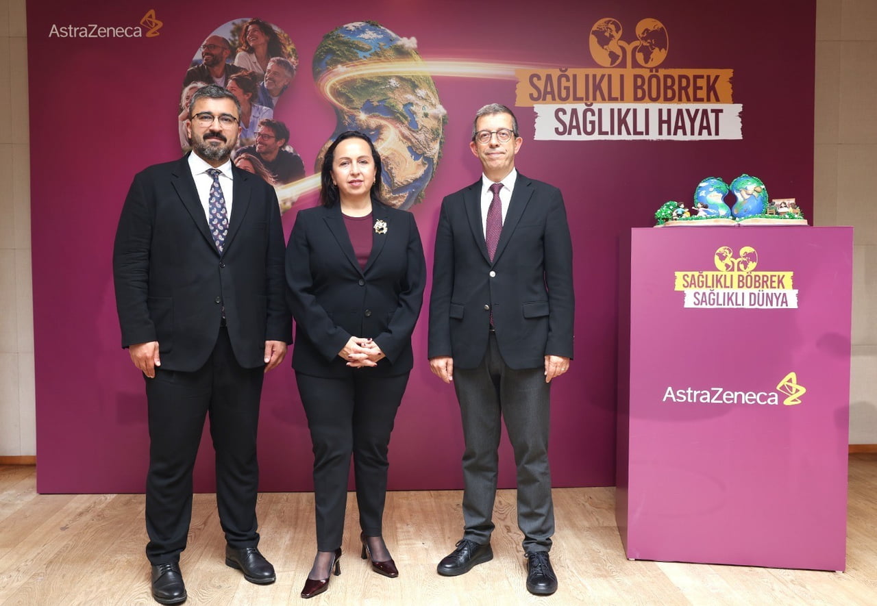 (SOLDAN SAĞA) ADANA ŞEHİR HASTANESİ İÇ HASTALIKLARI ANA BİLİM DALI ÖĞRETİM ÜYESİ PROF. DR. HİLMİ...