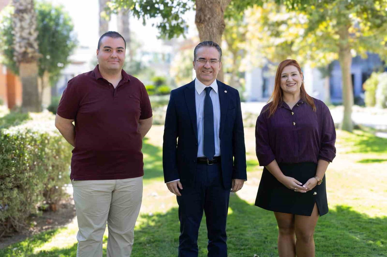 (SOLDAN SAĞA) DR. MERT SARIOĞLU, PROF. DR. YİĞİT KAZANÇOĞLU, DR. MÜRÜVVET DENİZ SEZER
