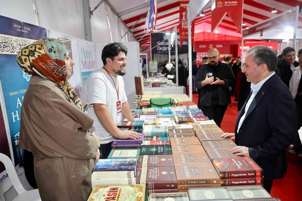 SULTANBEYLİ BELEDİYESİ'NİN "BİR DÜNYA KİTAP, BİR KİTAP DÜNYA" TEMASIYLA DÜZENLEDİĞİ 10....