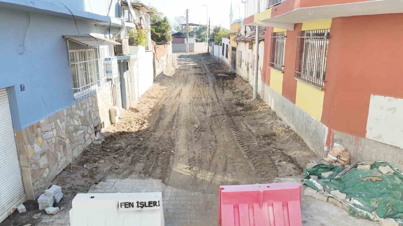 SÜMER MAHALLESİ’NDE YOL ÇALIŞMALARI SÜRÜYOR