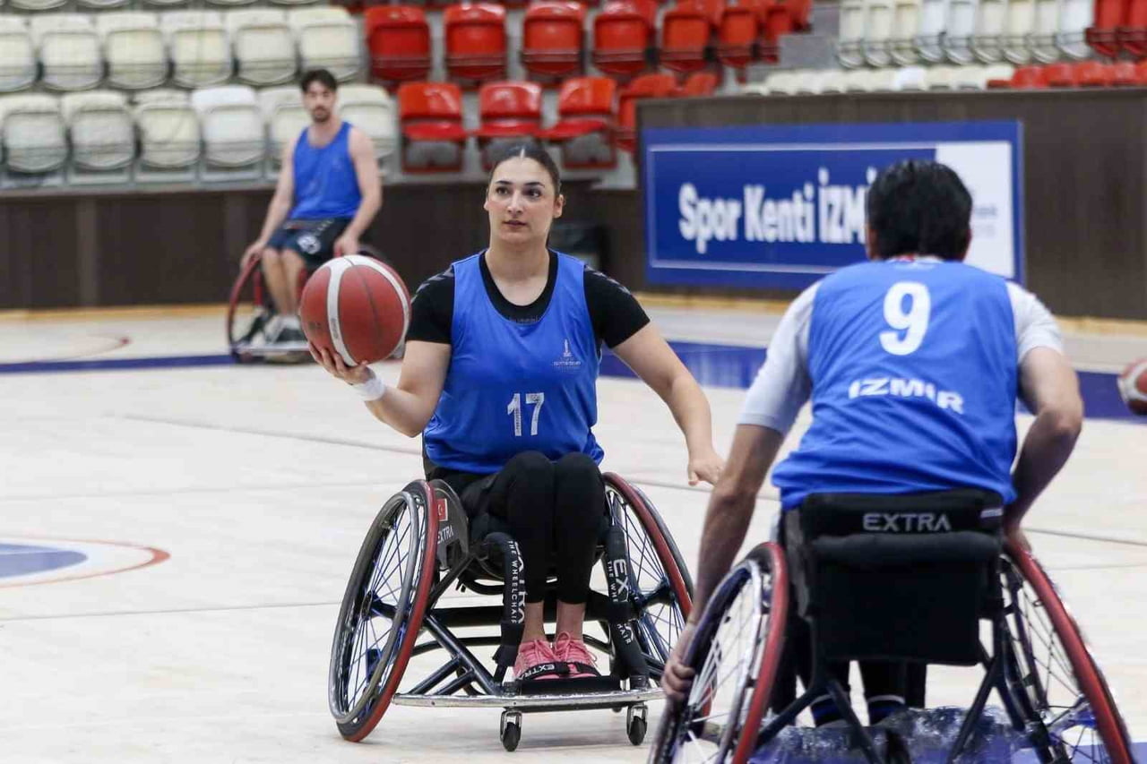 SÜPER LİG’DE 21. KEZ MÜCADELE EDECEK İZMİR BÜYÜKŞEHİR BELEDİYESİ SPOR KULÜBÜ TEKERLEKLİ SANDALYE...