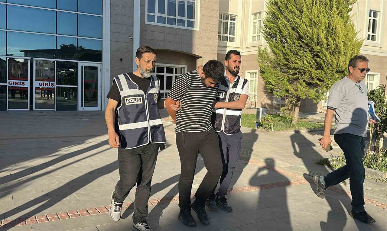 ŞÜPHELİ ALİ Ç.'NİN ADLİYEDEN ÇIKIŞI (ARŞİV)