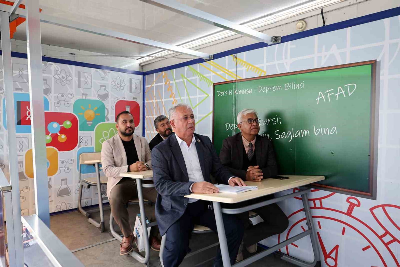 TALAS BELEDİYESİ VE AFAD İŞ BİRLİĞİYLE DÜZENLENEN EĞİTİMDE DEPREM ANI VE SONRASINDA YAPILMASI...