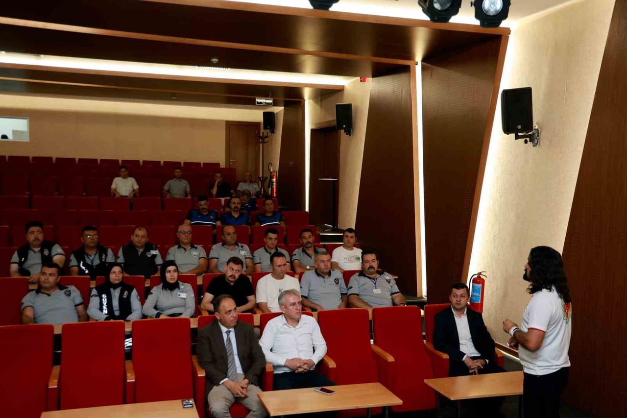 TALAS BELEDİYESİNDE GÖREV YAPAN ZABITA VE GÜVENLİK PERSONELİNE, TERÖRLE MÜCADELE VE GÜVENLİK...