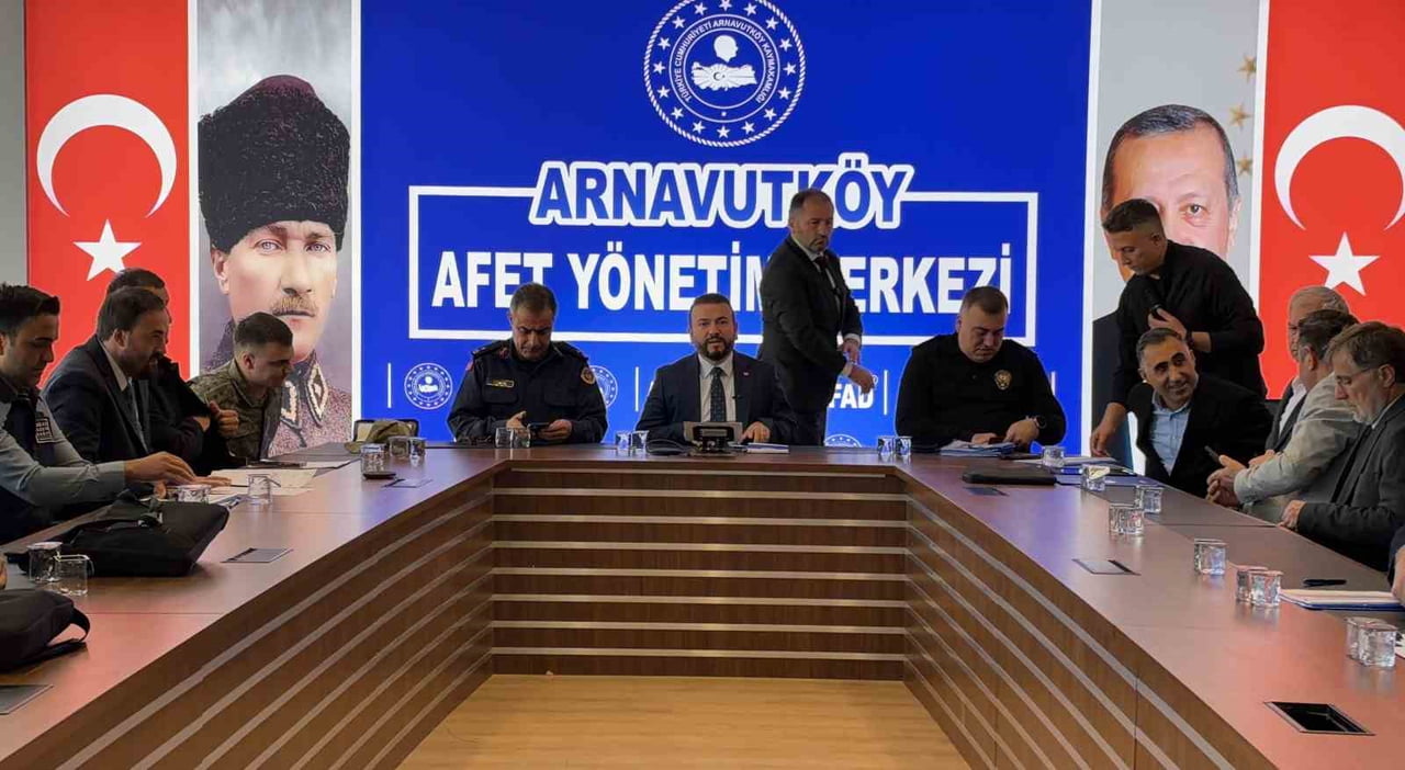 TATBİKATIN ARNAVUTKÖY AYAĞI, İLÇE AFET VE ACİL DURUM YÖNETİM MERKEZİ'NDE...