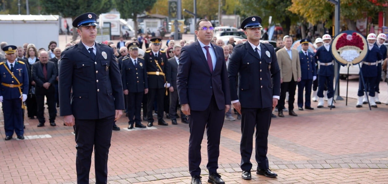 TAVŞANLI'DA CUMHURİYET'İN 103. YIL DÖNÜMÜ ÇELENK SUNUMU TÖRENİYLE BAŞLADI