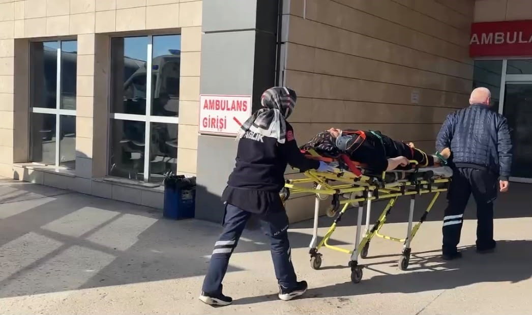 TAVŞANLI’DA İKİ OTOMOBİL ÇARPIŞTI: 2 YARALI