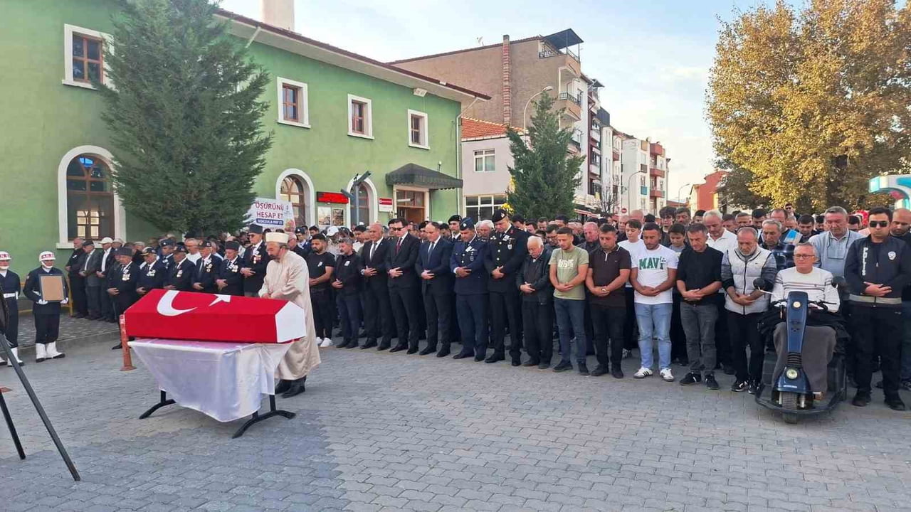 TEDAVİ GÖRDÜĞÜ TAVŞANLI DOÇ. DR. MUSTAFA KALEMLİ DEVLET HASTANESİ YOĞUN BAKIM ÜNİTESİNDE HAYATINI...