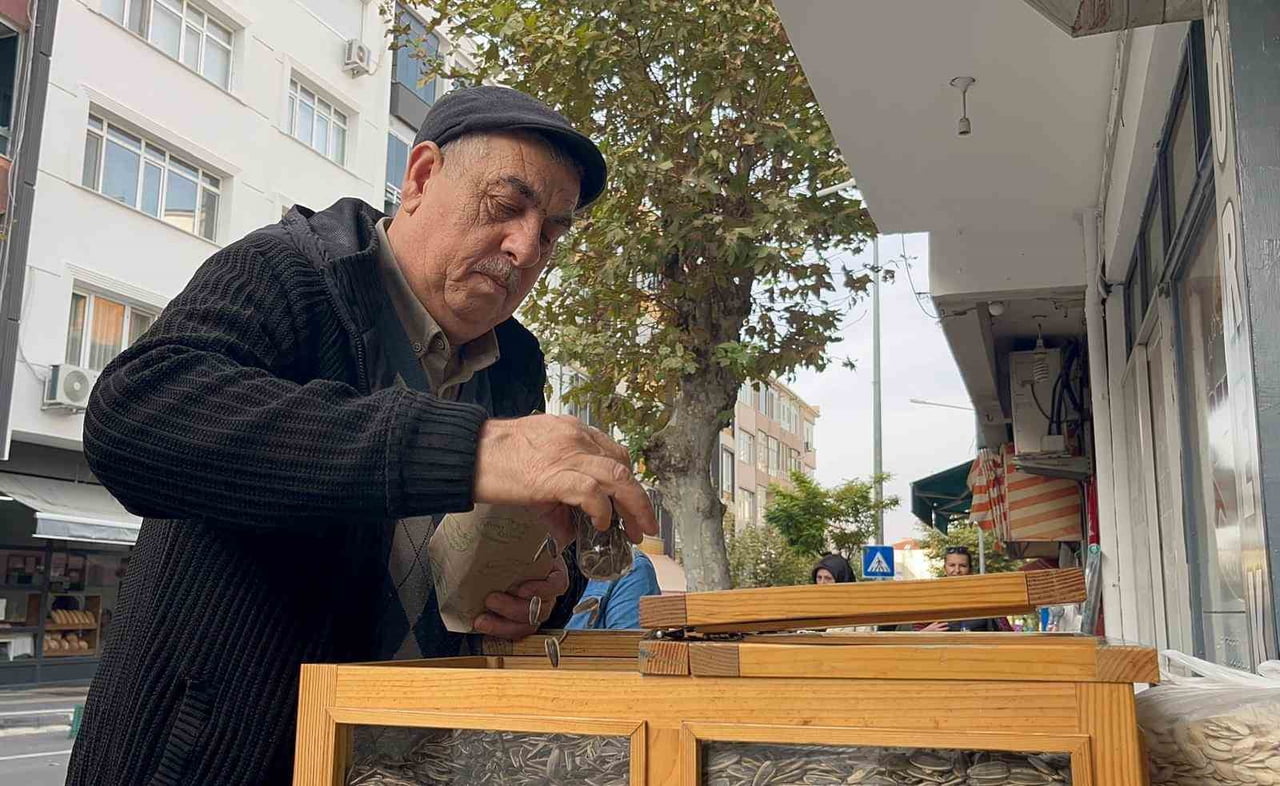 TEKİRDAĞ'IN HAYRABOLU İLÇESİNDE 69 YAŞINDAKİ YAŞAR BAŞKIR, YAKLAŞIK YARIM ASIRDIR AYNI SEYYAR...