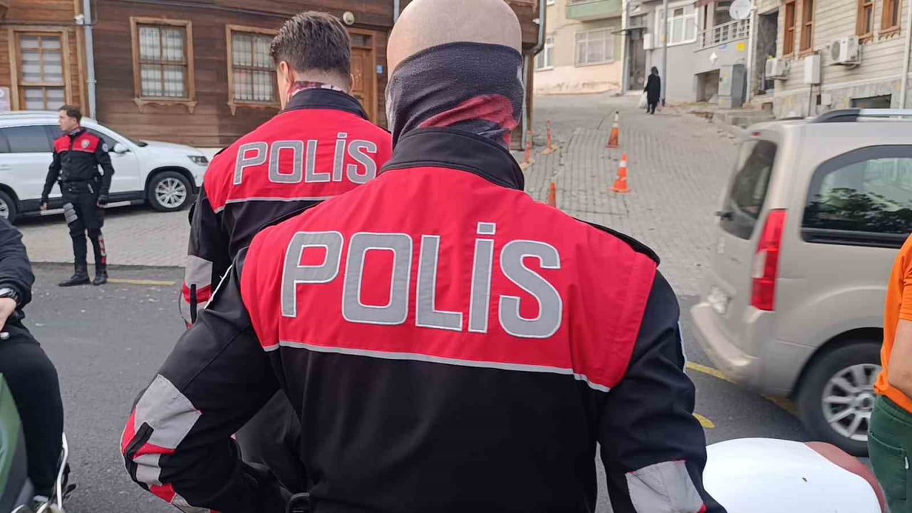 TEKİRDAĞ İL EMNİYET MÜDÜRLÜĞÜNE BAĞLI YUNUS POLİS TİMLERİ, KENTİN GİRİŞ NOKTALARINDAN BİRİ OLAN...