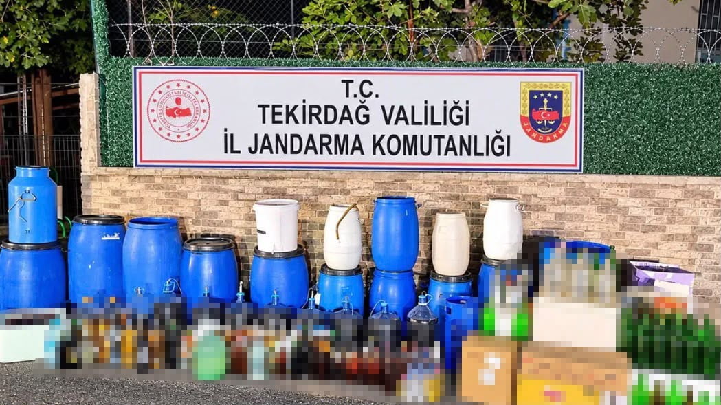 TEKİRDAĞ’IN MALKARA İLÇESİNDE JANDARMA EKİPLERİNCE BİR EVE DÜZENLENEN ARAMADA 1 TON 120 LİTRE...